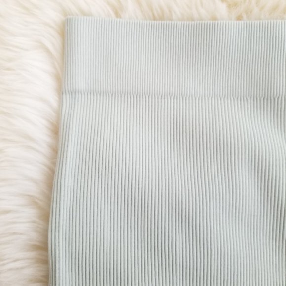 $5 Add on | High waisted ribbed biker shorts M - Picture 3 of 9